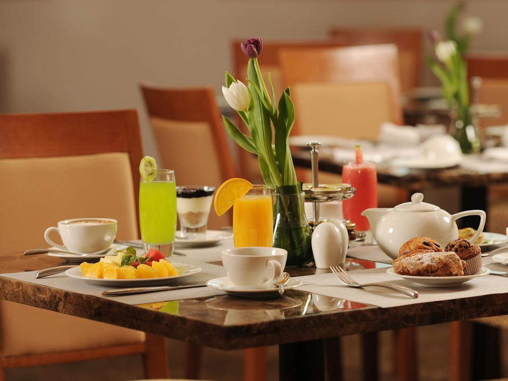 Fraser Suites Seef Bahrain Manama Exterior foto A breakfast table