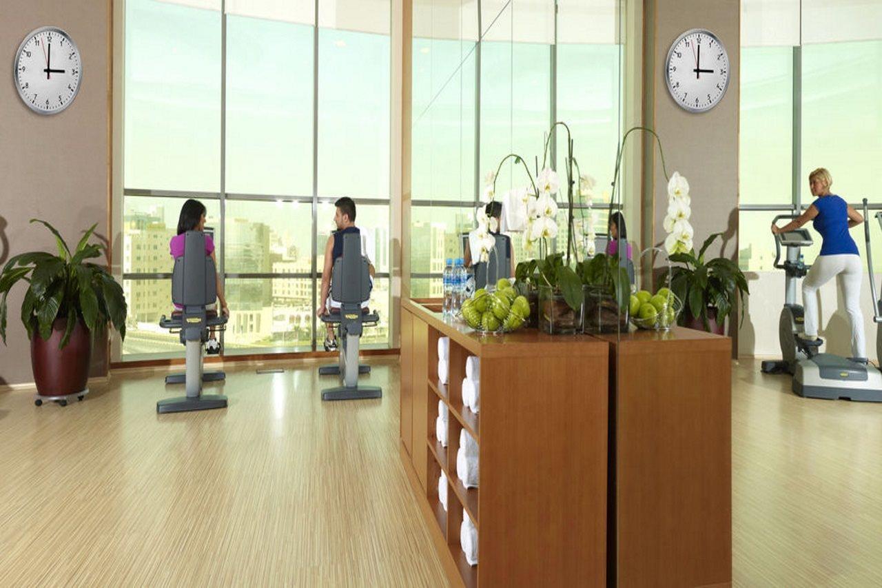 Fraser Suites Seef Bahrain Manama Exterior foto The gym at the hotel