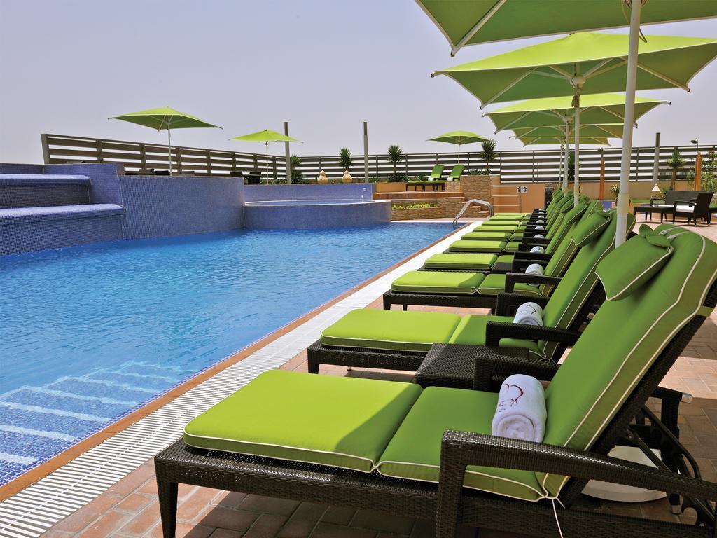 Fraser Suites Seef Bahrain Manama Exterior foto Rooftop pool