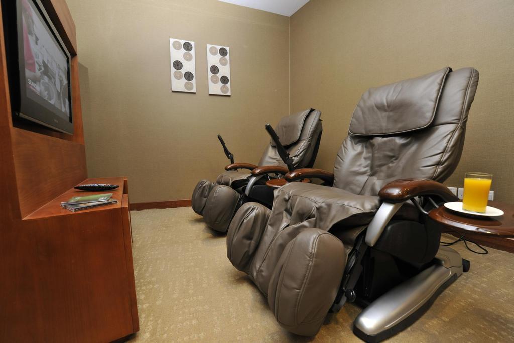 Fraser Suites Seef Bahrain Manama Exterior foto Massage chairs