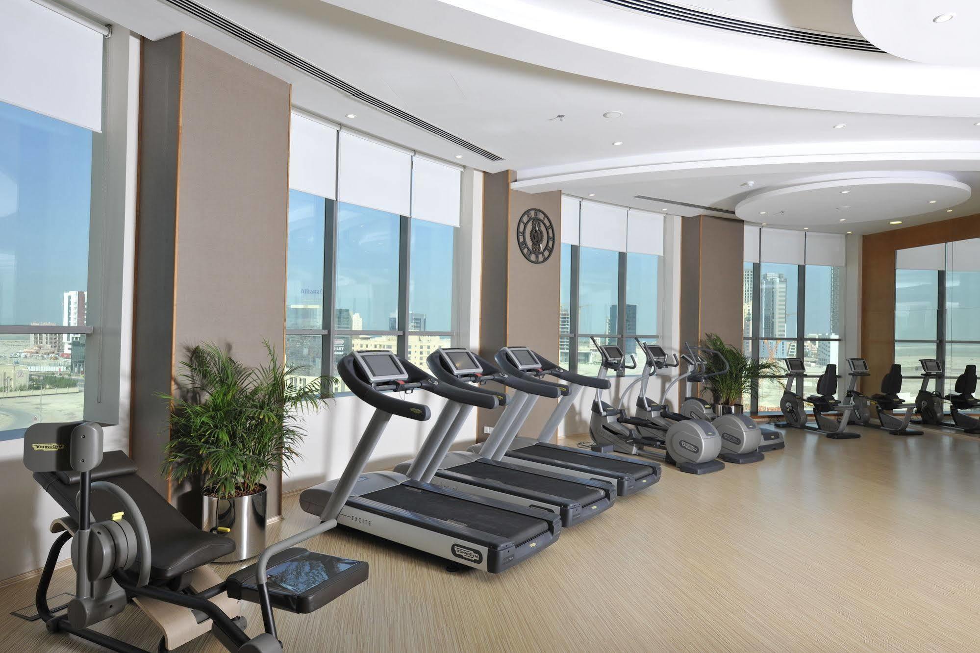 Fraser Suites Seef Bahrain Manama Exterior foto A gym in a hotel