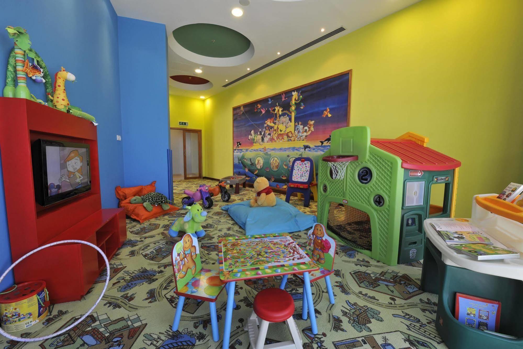 Fraser Suites Seef Bahrain Manama Exterior foto A children's club at a hotel